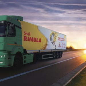 Antonie Brelage - shell-rimula-truck-on-the-road